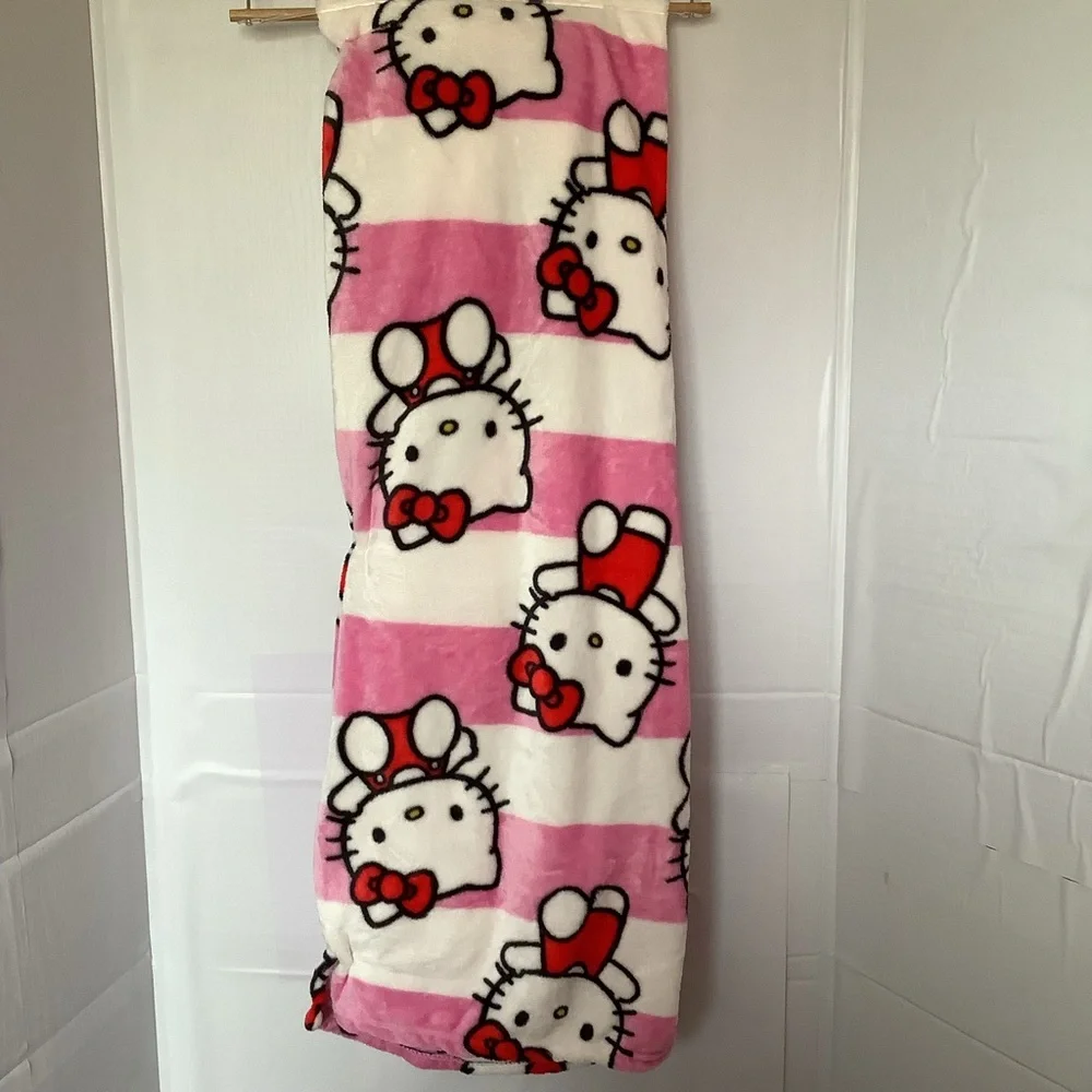 Sanrio Hello Kitty Silk Touch Throw Striped Bows And‎ Stripes Pink 50